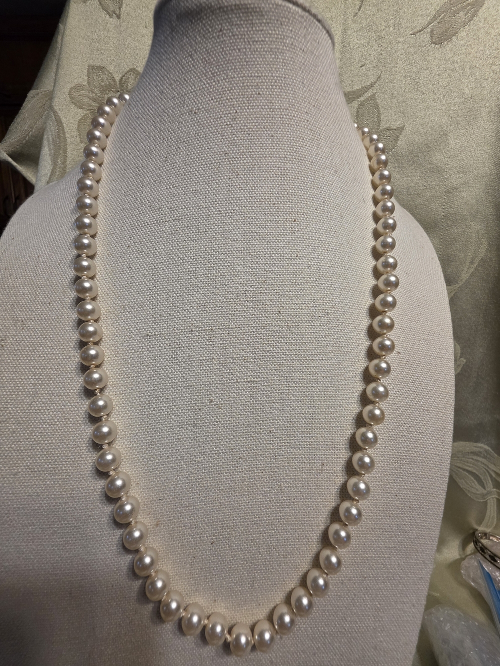#1322 Classic Cream Faux Pearl Necklace - Elegant Women's Jewelry